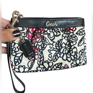 COACH Poppy Wristlet